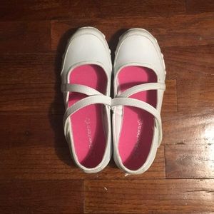 White shoes from skechers
